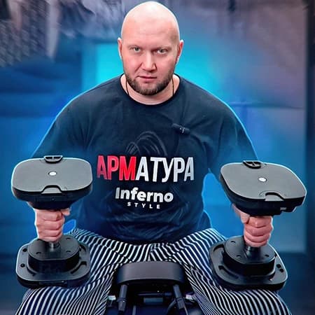Юрий Спасокукоцкий с двумя регулируемыми гантелями MX Select